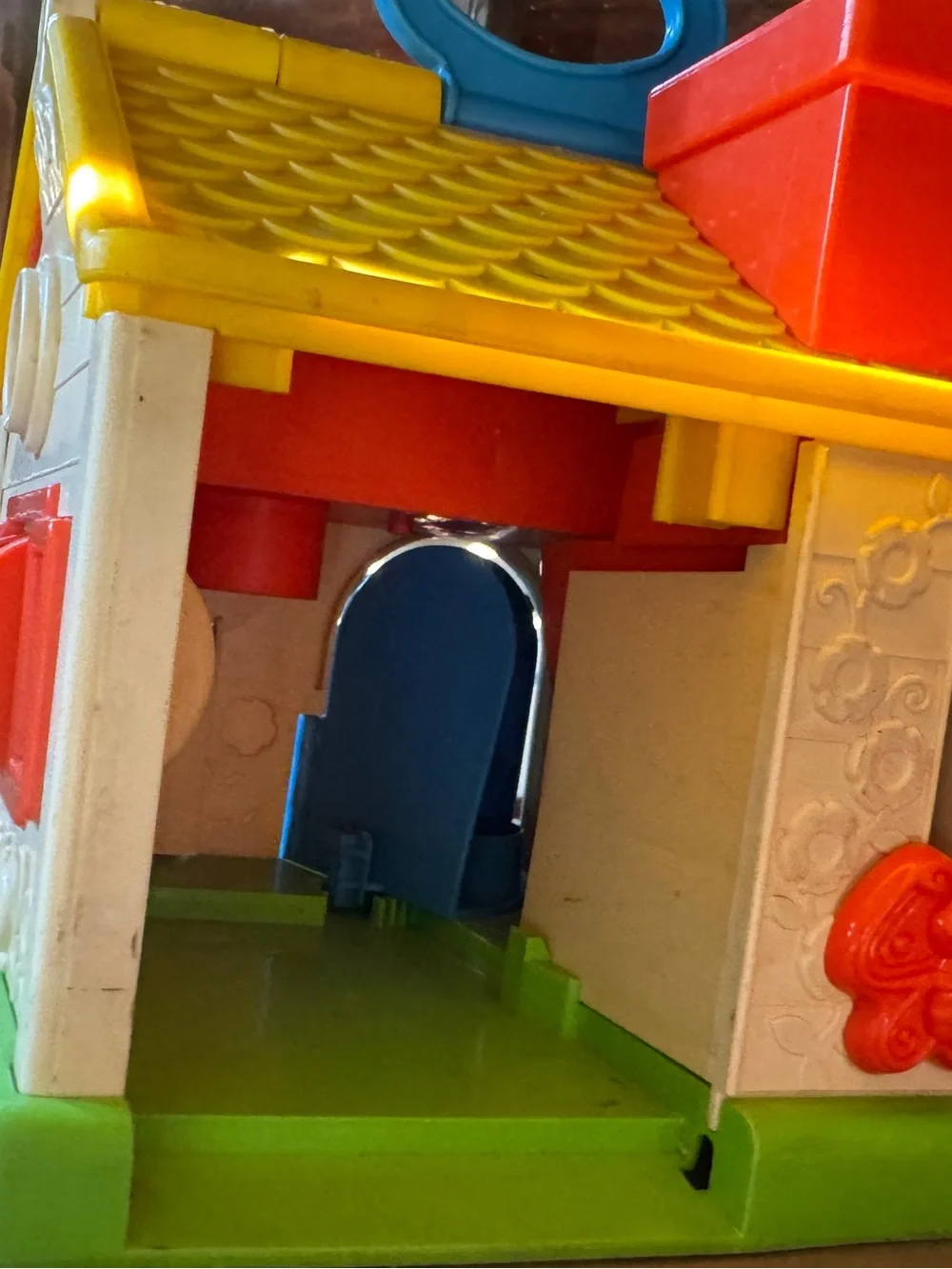 Vtg 1984 Fisher-Price Yellow Roof Blue Door Little People Playhouse